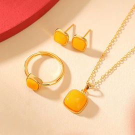 耳钉;戒指;吊坠