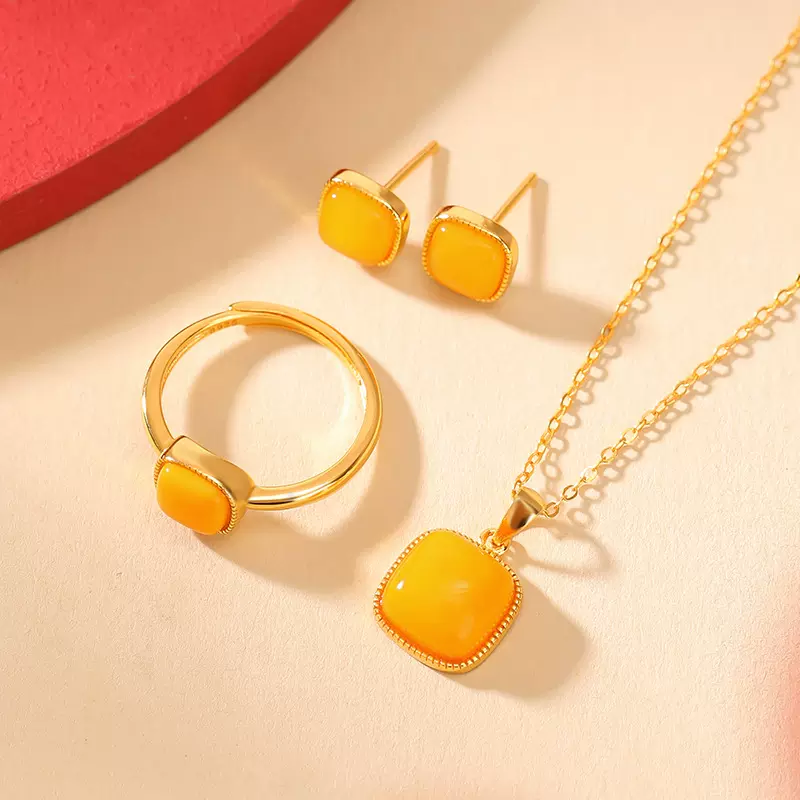 悦宝珠宝S925纯银镀金蜜蜡复古轻奢简约几何方形吊坠戒指耳钉套装