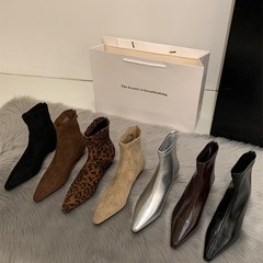 粗跟瘦瘦靴女时尚欧美风2025新款工作中跟短靴软皮网红尖头马丁靴