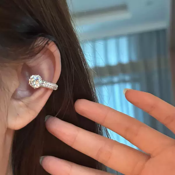 Sparkling Exquisite Light Luxury Zircon Non-Pierced Ear Cuff, Fashionable Versatile High-End Painless Ear Clip Earrings for Women, New Model