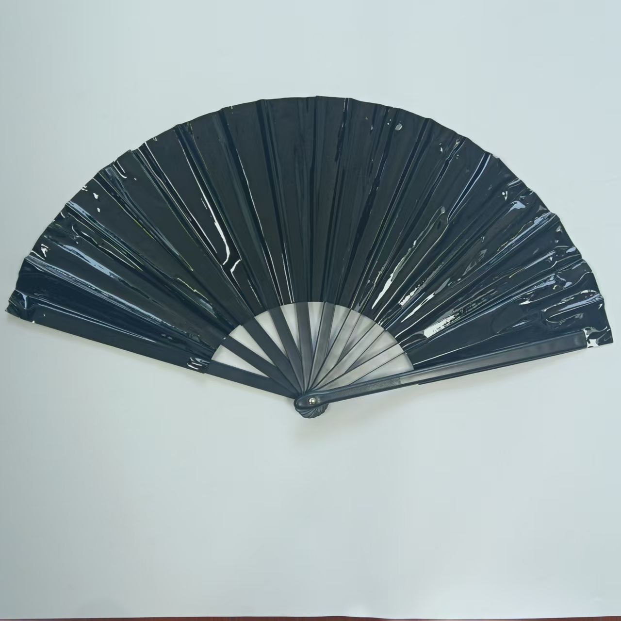 Nuevo abanico láser de PVC de venta caliente transfronterizo abanico de Tai Chi abanico de Kung Fu plegable holográfico concierto abanico colorido