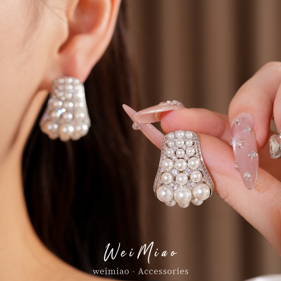 Agujas de plata zircon perlas redondas pendientes de perlas cortesanas exquisitas pendientes personales de nicho ligero de lujo alta sensación de pendientes al por mayor