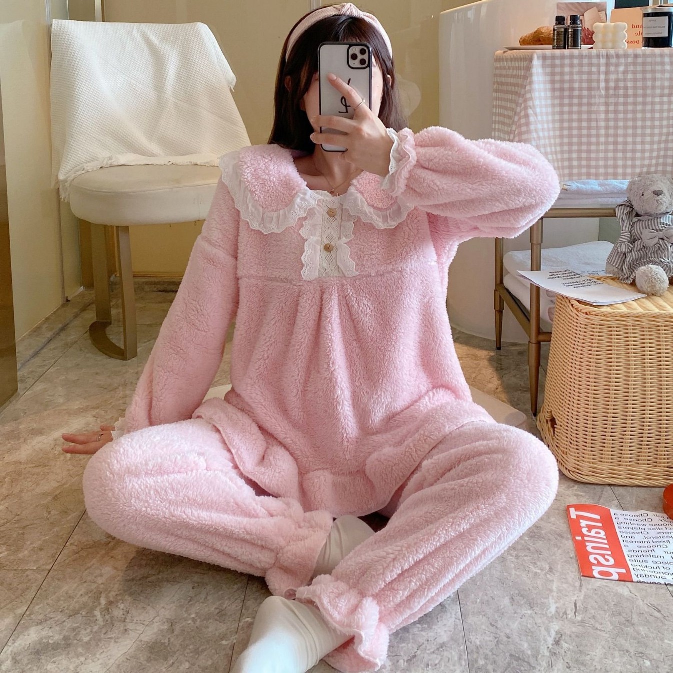 Pijamas al por mayor transfronterizos de mujeres otoño invierno coral vello dulce princesa viento de alta calidad cuello de muñeca engrosado conjunto de ropa para el hogar