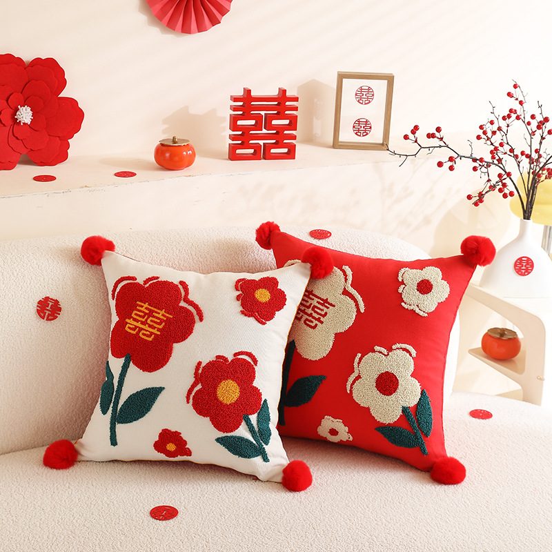 新款婚庆用品婚房装饰客厅沙发一对红色花朵靠枕结婚礼物喜字抱枕详情8