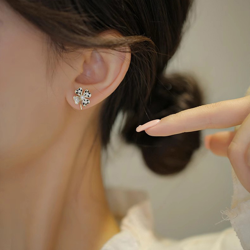 S925銀針韓国版耳飾りシンプルな大衆気質個性的な新型ピアス女性高級感真珠イヤリング卸売り