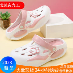 2025 新しい夏の女性のワニの靴厚い底滑り止め耐摩耗性ファッショナブルな 2 色カジュアルアウトドアビーチ包頭ドラッグ