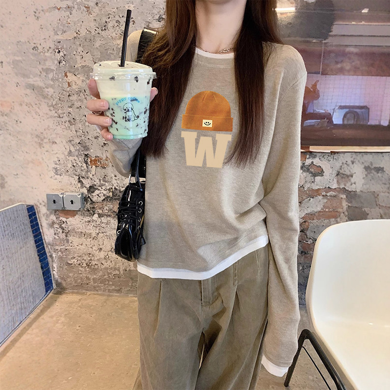 2026 new spring and autumn Korean-style loose-fitting round-neck base shirt for women, featuring a relaxed, layered look with long sleeves and made of pure cotton