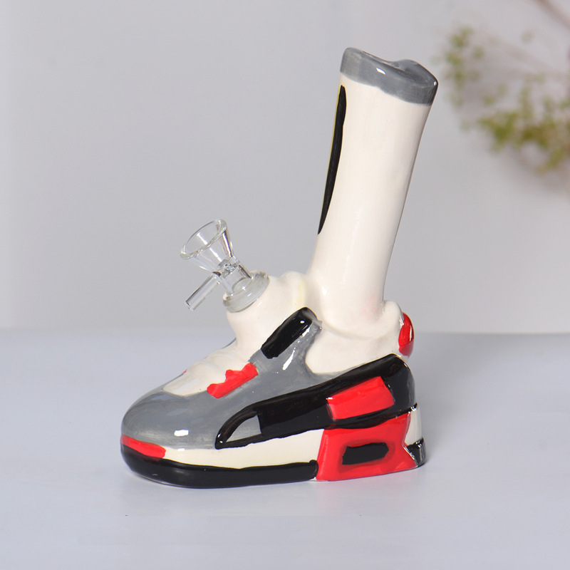 Inventario transfronterizo creativo de zapatos de cerámica adornos de zapatos deportivos adornos de forma de red agujero hueco zapato accesorios de tubo