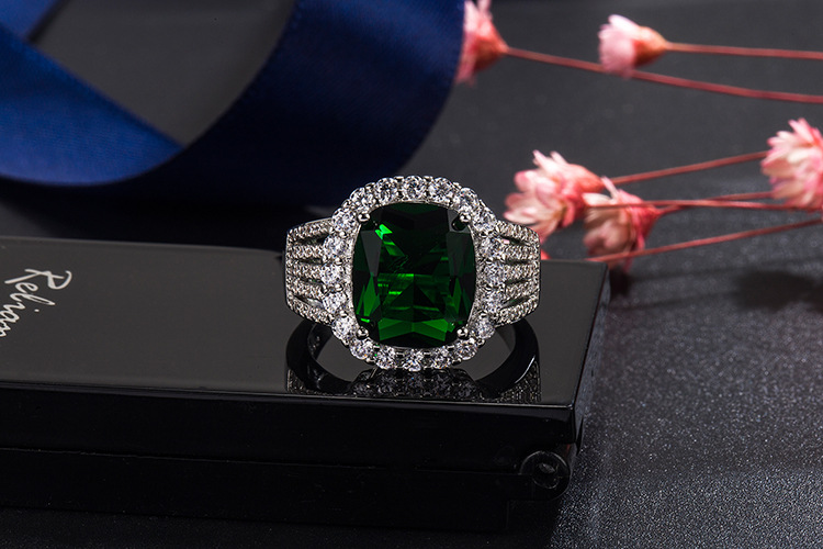 Fashion Sapphire Four-claw Full Diamond Zircon Emerald Copper Ring display picture 1