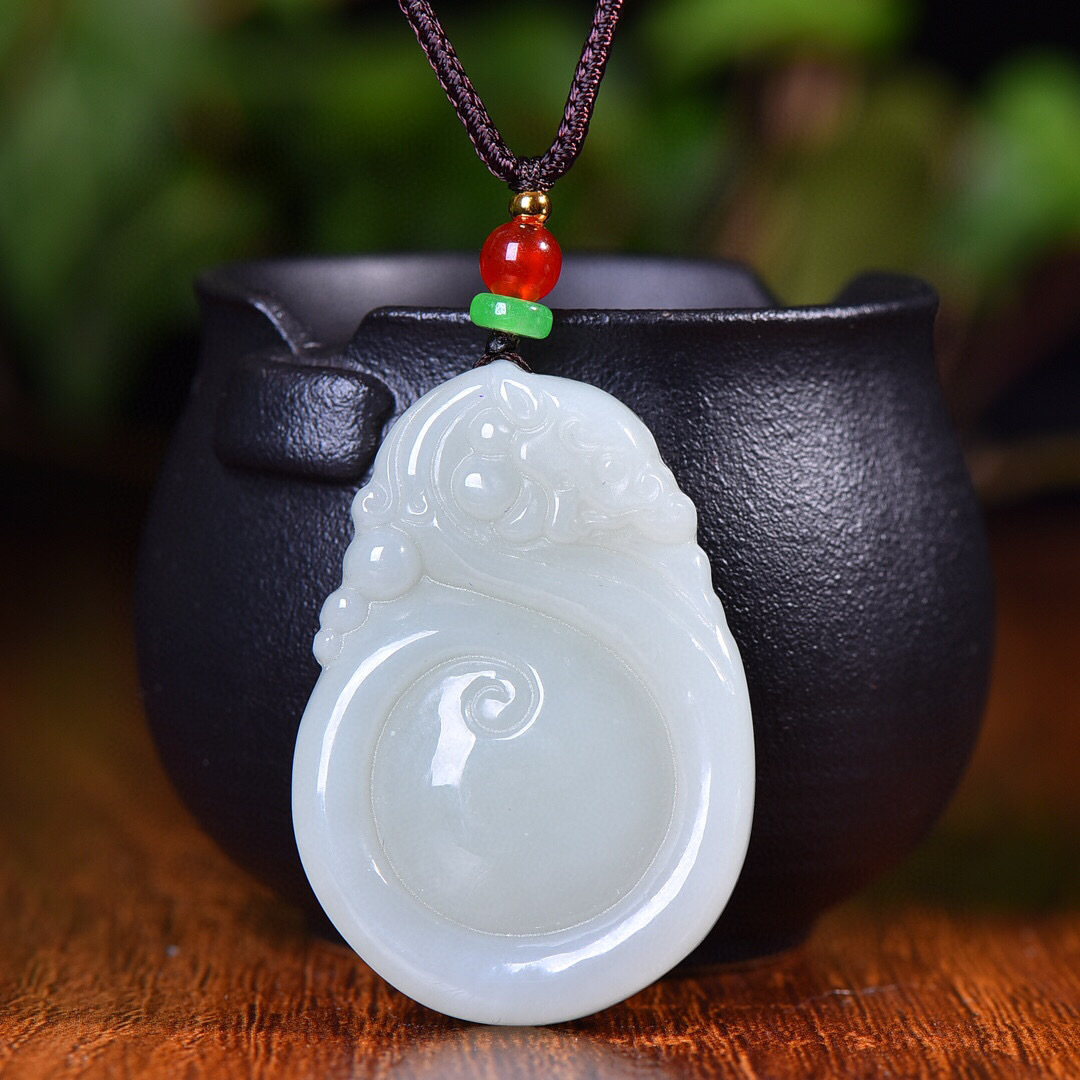 One generation support retrieval Xinjiang Hetian jade white jade imitation Gulong pendant natural jade pendant wholesale