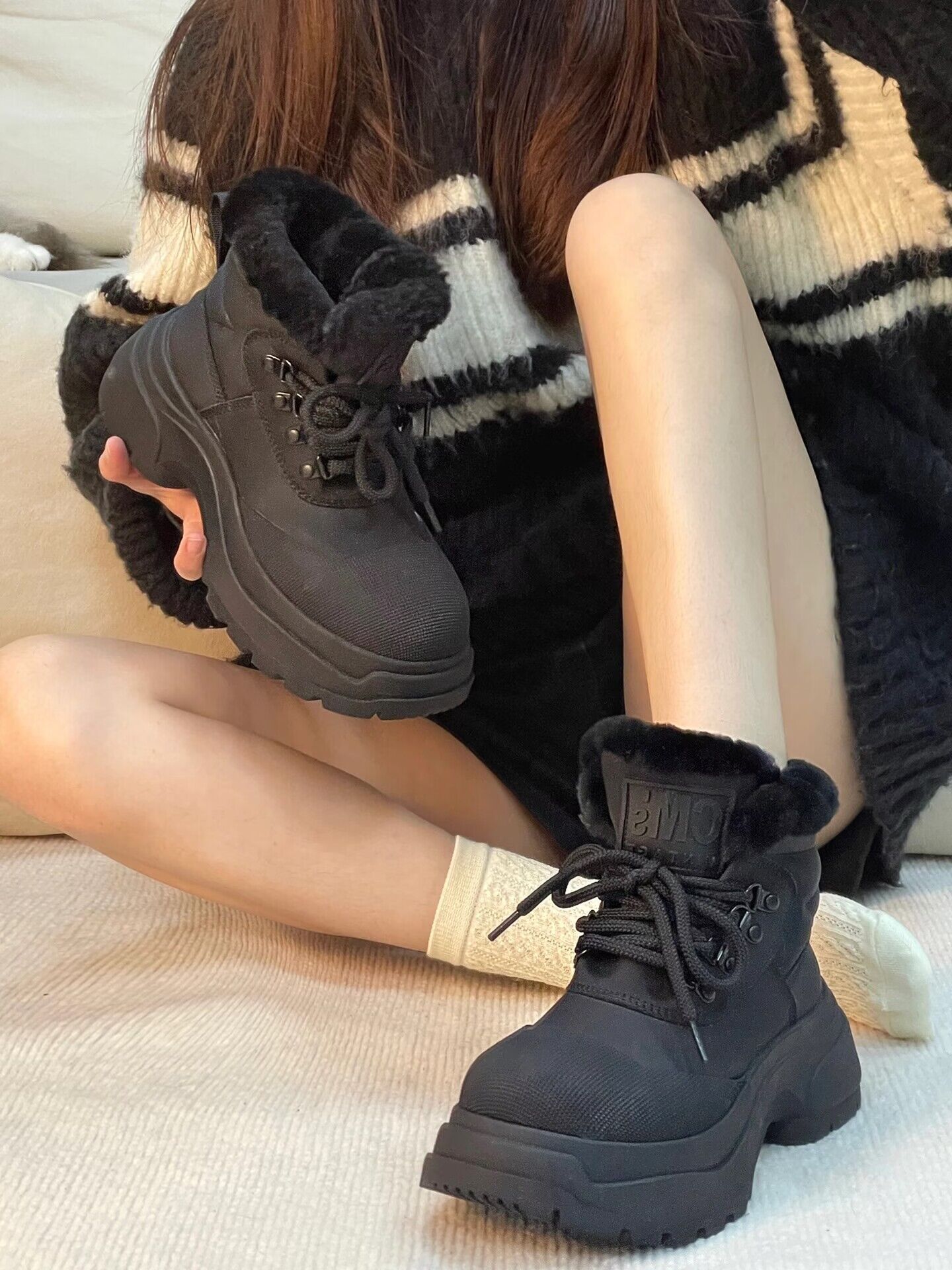 Botas de nieve de suela gruesa para mujer 2023 nuevas botas Martin cálidas forradas de lana de invierno Botas pequeñas para mujer antideslizantes impermeables zapatos acolchados de algodón