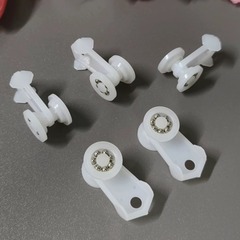 カーテンレールプーリー、昔ながらのビーズホイール、スチールビーズローラー、ガイドレールカバーホイール、角レールフックホイール、付属品ホイール付きウィンドウ