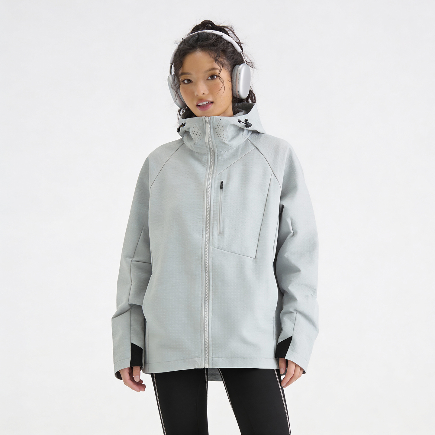 Wholesale spring and autumn outdoor windbreakers for men, breathable mesh hooded jackets for young women and couples, lightweight casual jackets