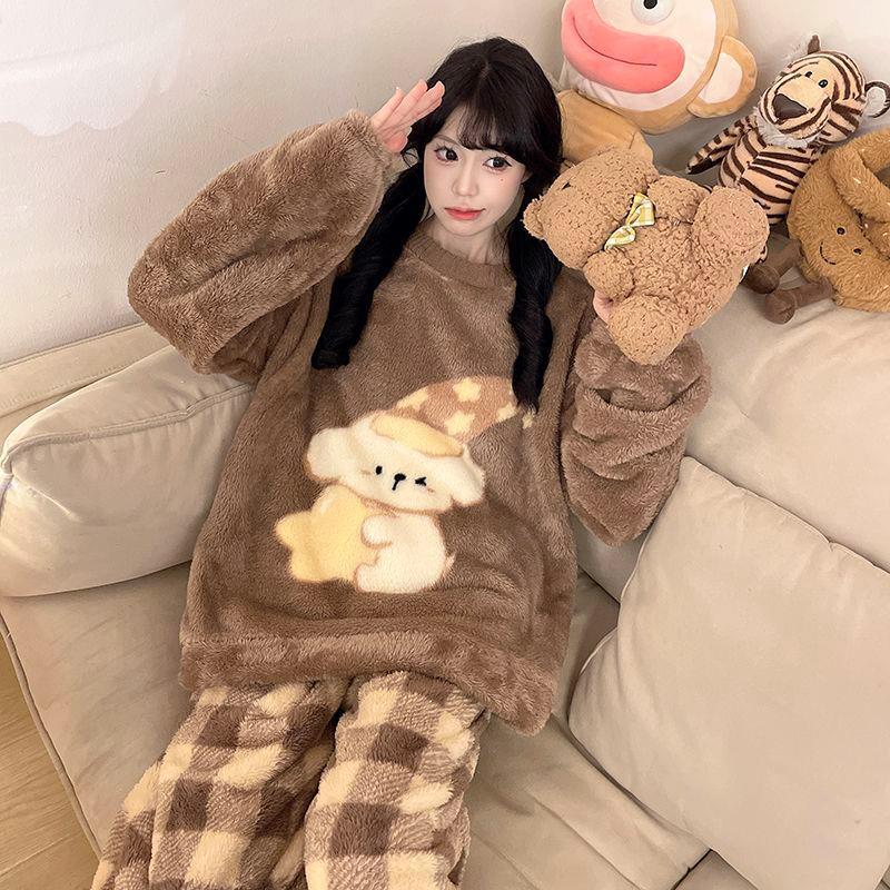 跨境长袖卡通珊瑚绒秋冬季家居服保暖女士睡衣法兰绒两件套新款可