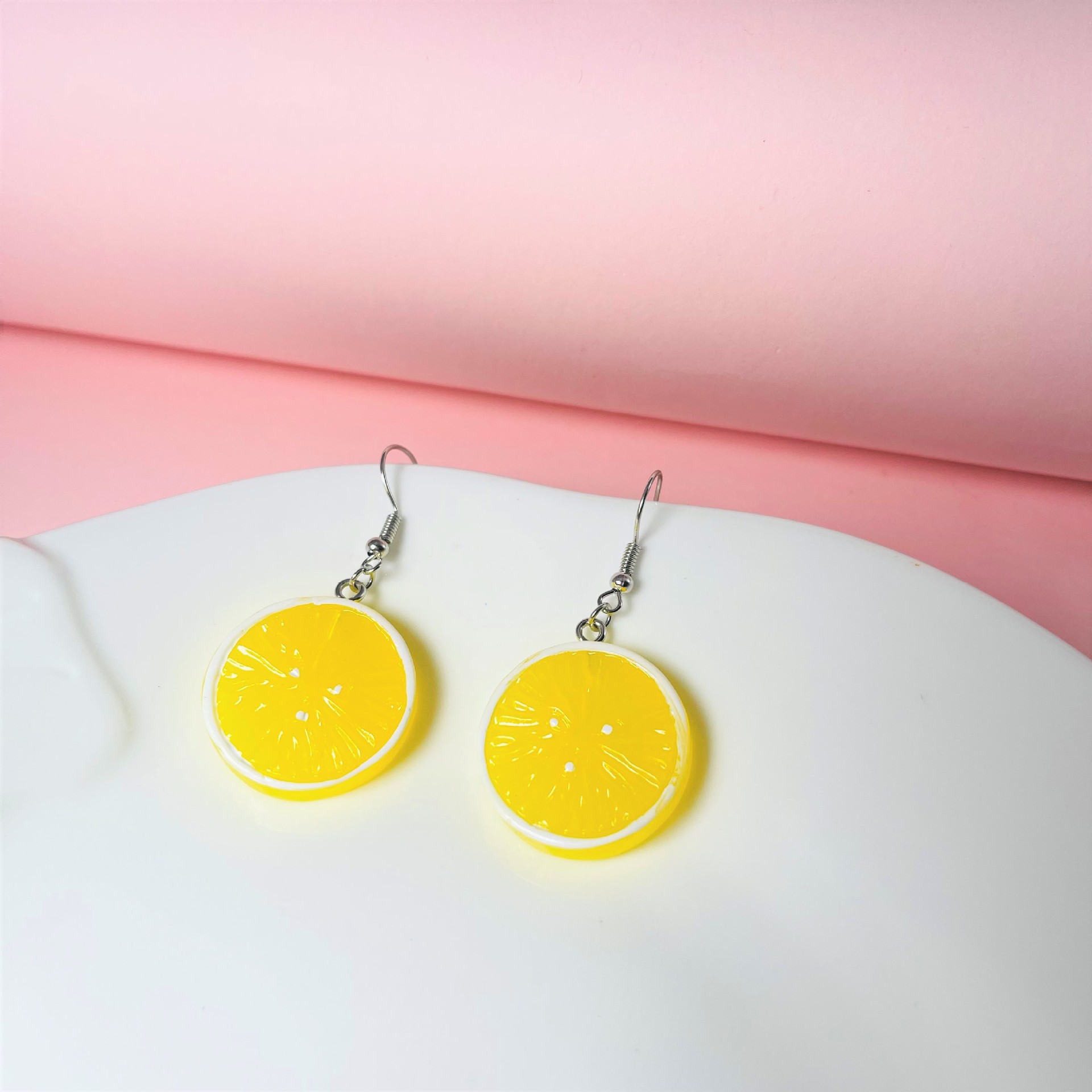 Oversized Sculptural Clear Acrylic Clip-on Earrings Modern Style_voghion.com