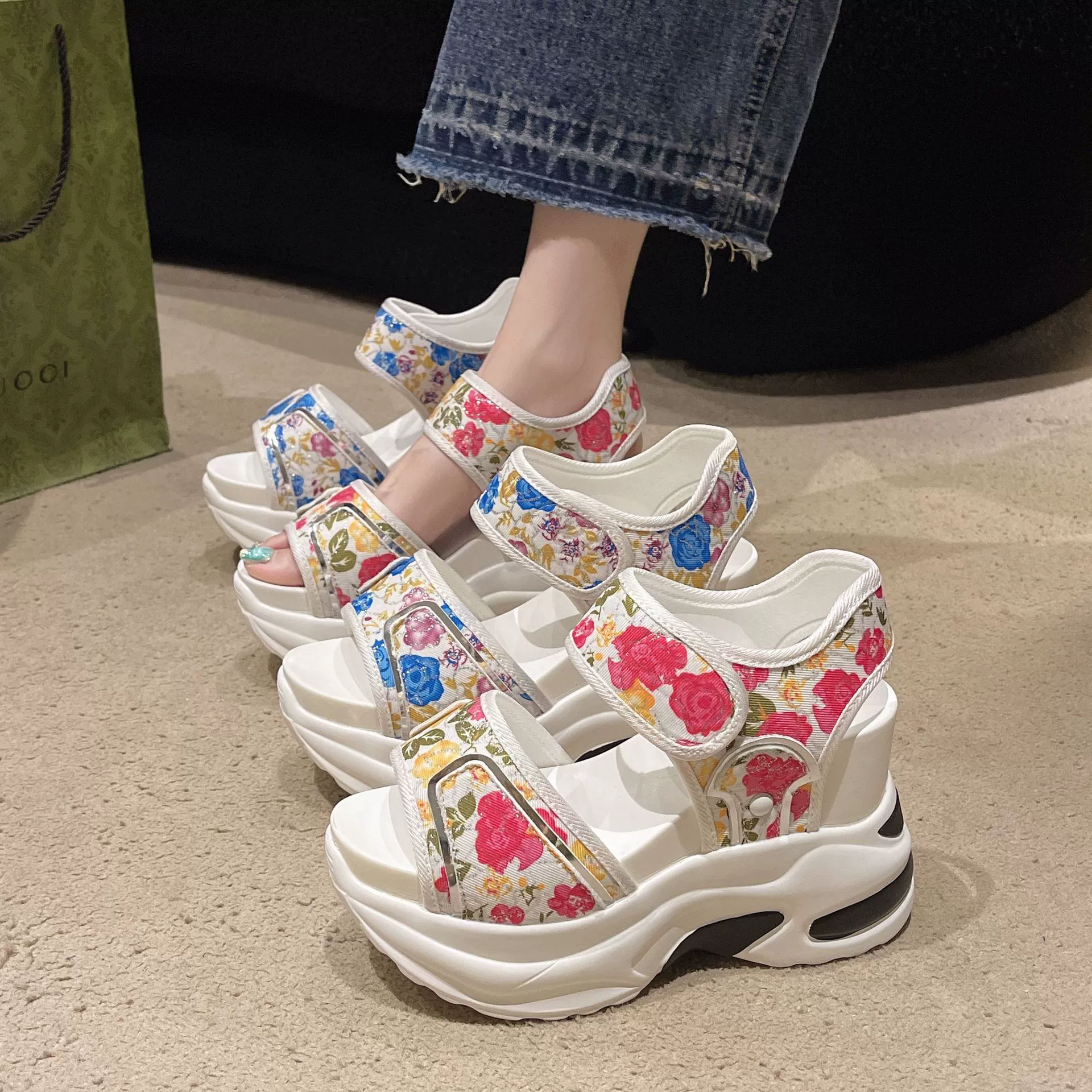 Внешняя торговля сандалии на каблуке женский 2024 летний большой размер толстая подошва, дикие кексы, увеличенные модные европейские и американские сандалии, толстая подошва