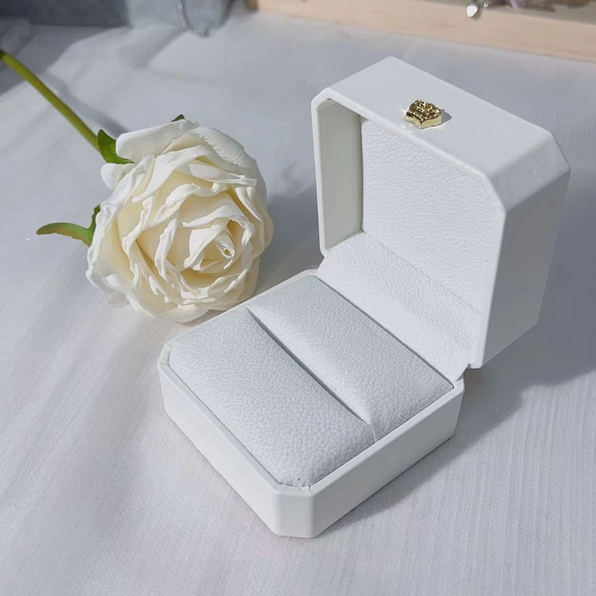 ee8d4135156ff1cb9c6321c97bc98b