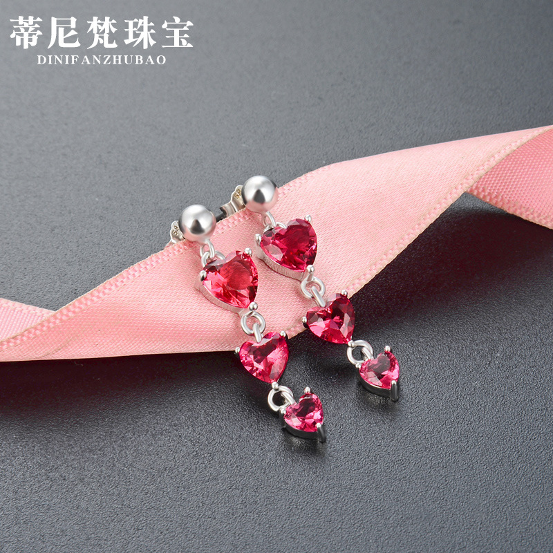 Japonés y coreano romántico Qixi rojo corazón pendientes de las mujeres para los amantes S925 plata esterlina con incrustaciones de cristal en forma de corazón pendientes