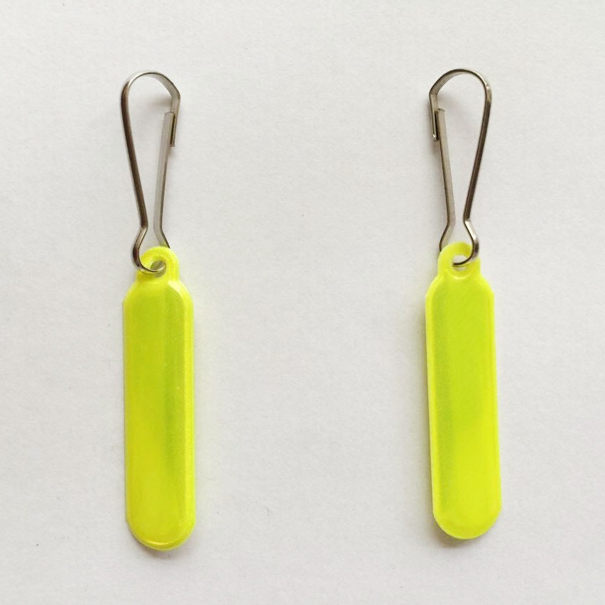 厂家供应黄色反光挂件PVC钥匙扣拉链扣装饰品可定款式logo