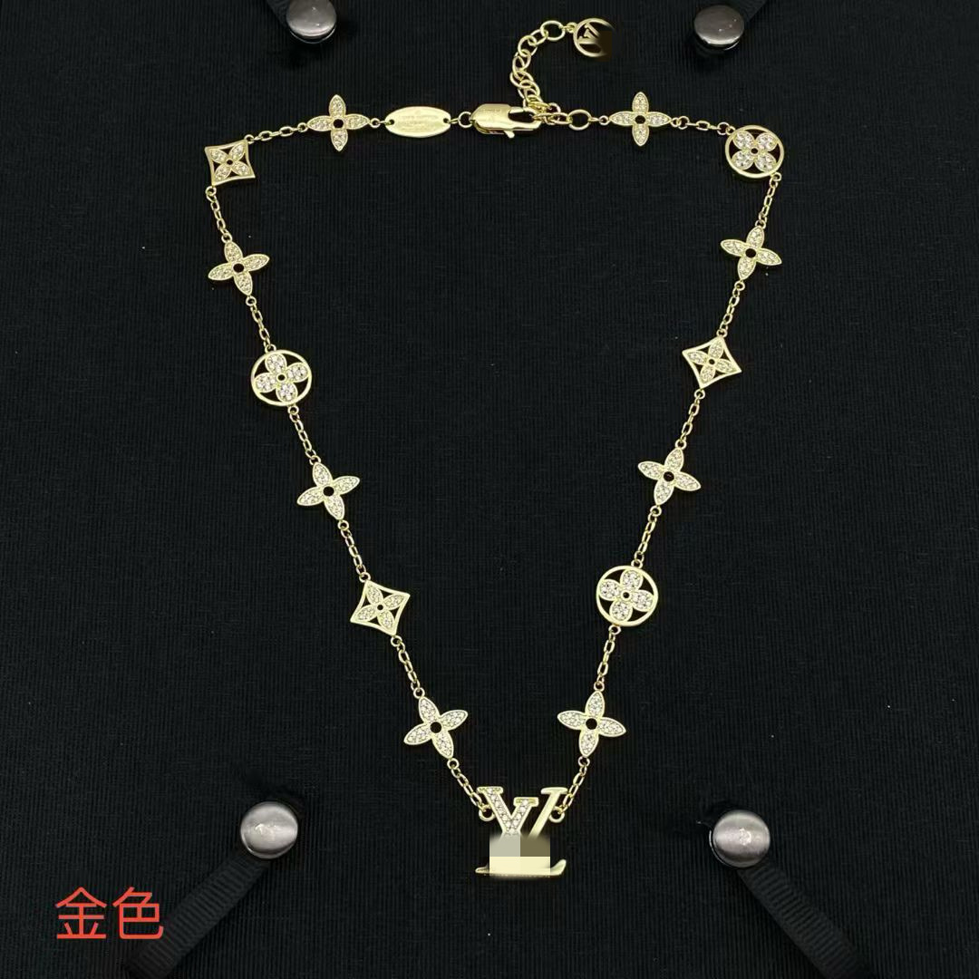 Luxury Letter Necklace for Women, Fashionable Versatile Clavicle Chain, Rose Gold and Silver Flower Pendant, Cross-Border Hot Item