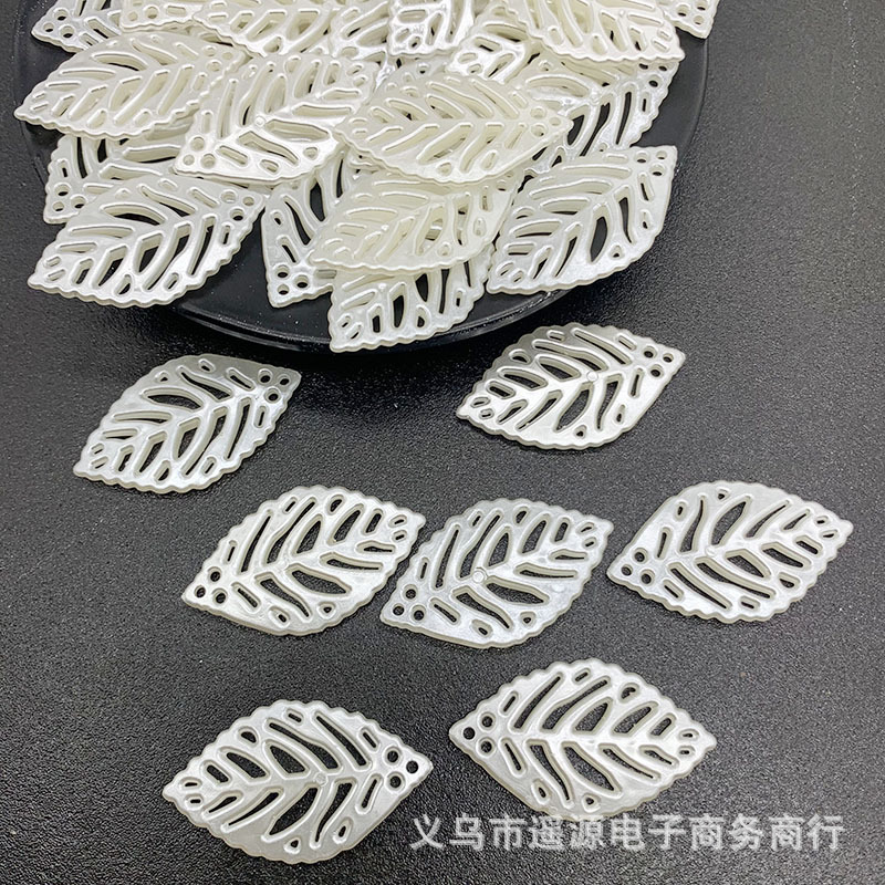 亚克力珍珠白小花小熊叶子蝴蝶结通孔DIY衣帽鞋服饰品配件材料