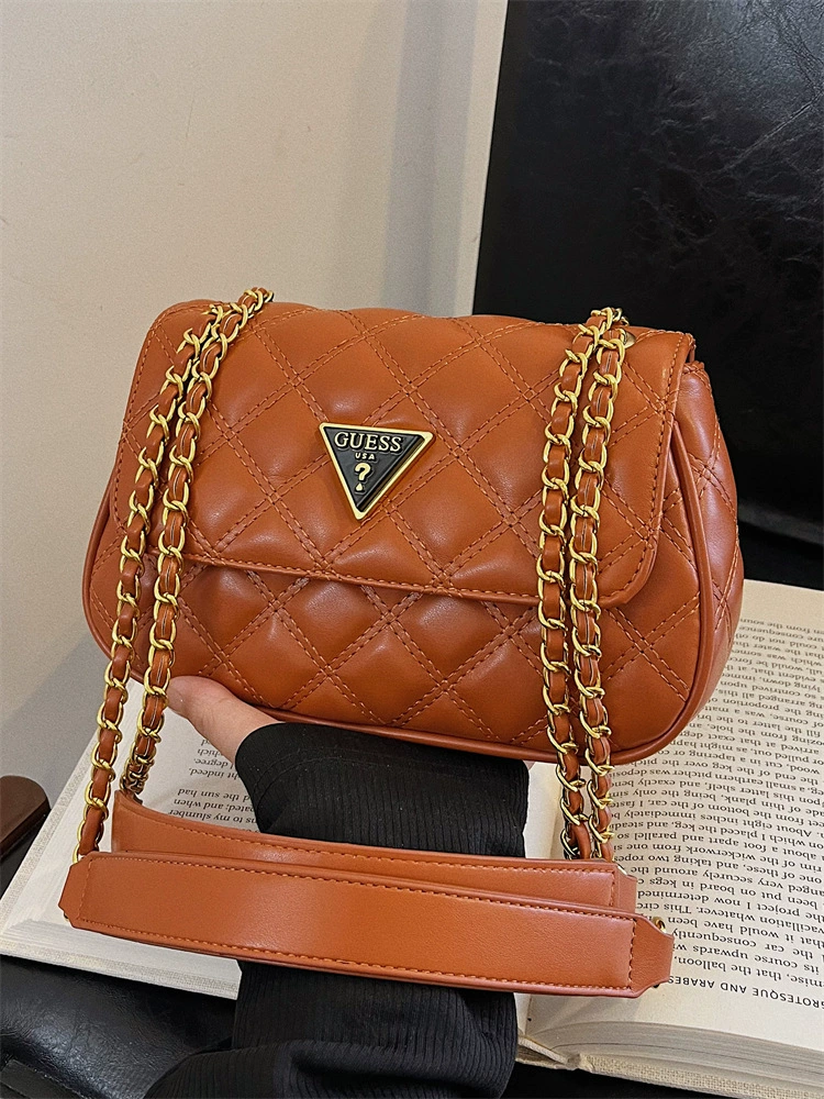 One-shoulder Bag, Quilted Vegan Leather, Chain Strap, City Style (23×7×15 cm)