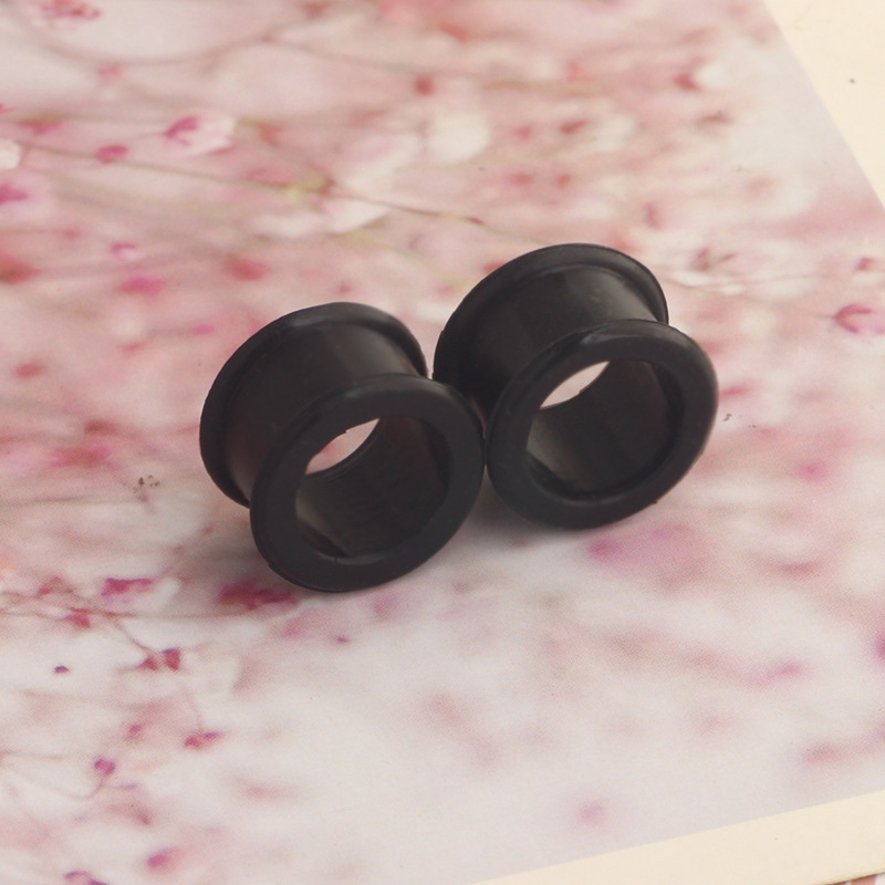 Pointed titanium steel lip stud product view