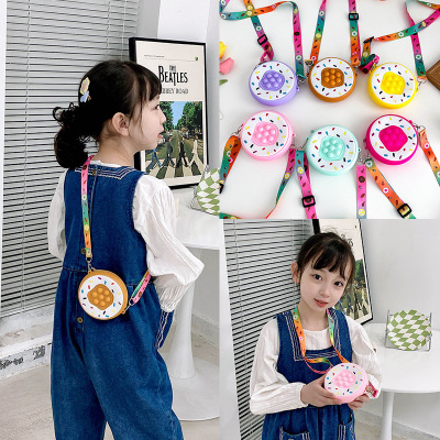 2022 new pattern Bags for children Cartoon silica gel Inclined shoulder bag lovely doughnut baby Mini Accessories coin purse