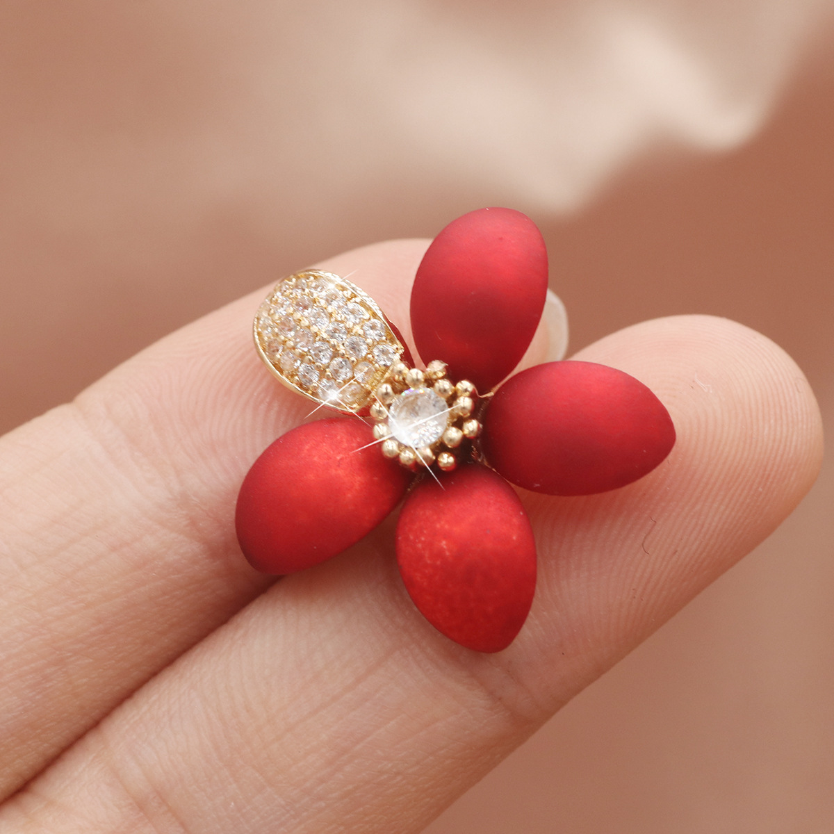 Red Anti-exposure Brooch For Women - Elegant Shirt Collar Pin_voghion.com