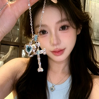 梦幻冰蓝 蓝色闪钻十字架爱心吊坠项链女轻奢小众锁骨链颈链配饰-