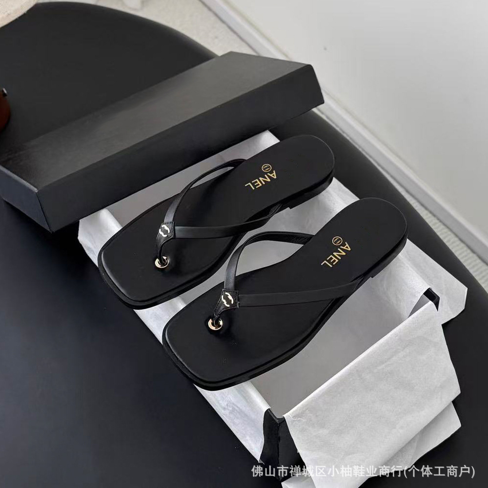 Cross-Border C-Style Chanel-Inspired Flip-Flops, New Summer Model for Women, Flat Sandals for Outdoor Wear, Vacation Style Versatile Sandals