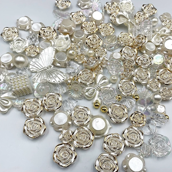 Creamy white and gold mixed style
