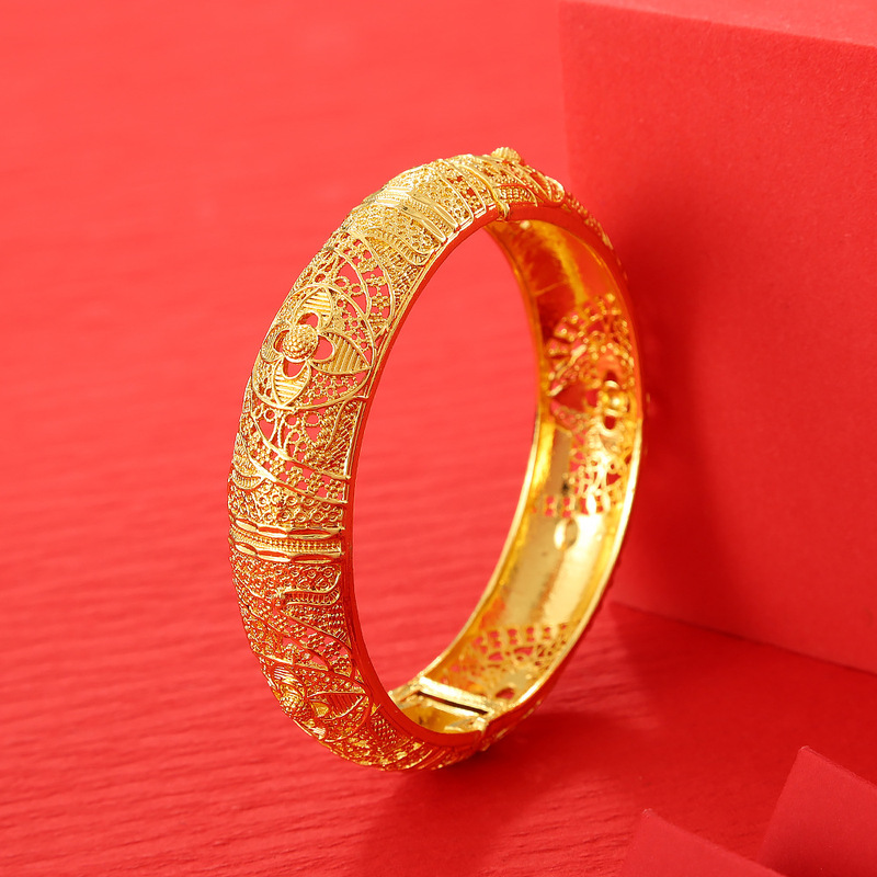 Sand Gold Bracelet, Palace-Style Gold-Plated Clasp Bracelet for Women, Niche Design, Women's Wedding Imitation Jewelry That Does Not Fade
