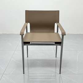 意式极简餐椅马鞍皮书椅设计师款高档扶手休闲单人椅不锈钢洽谈椅