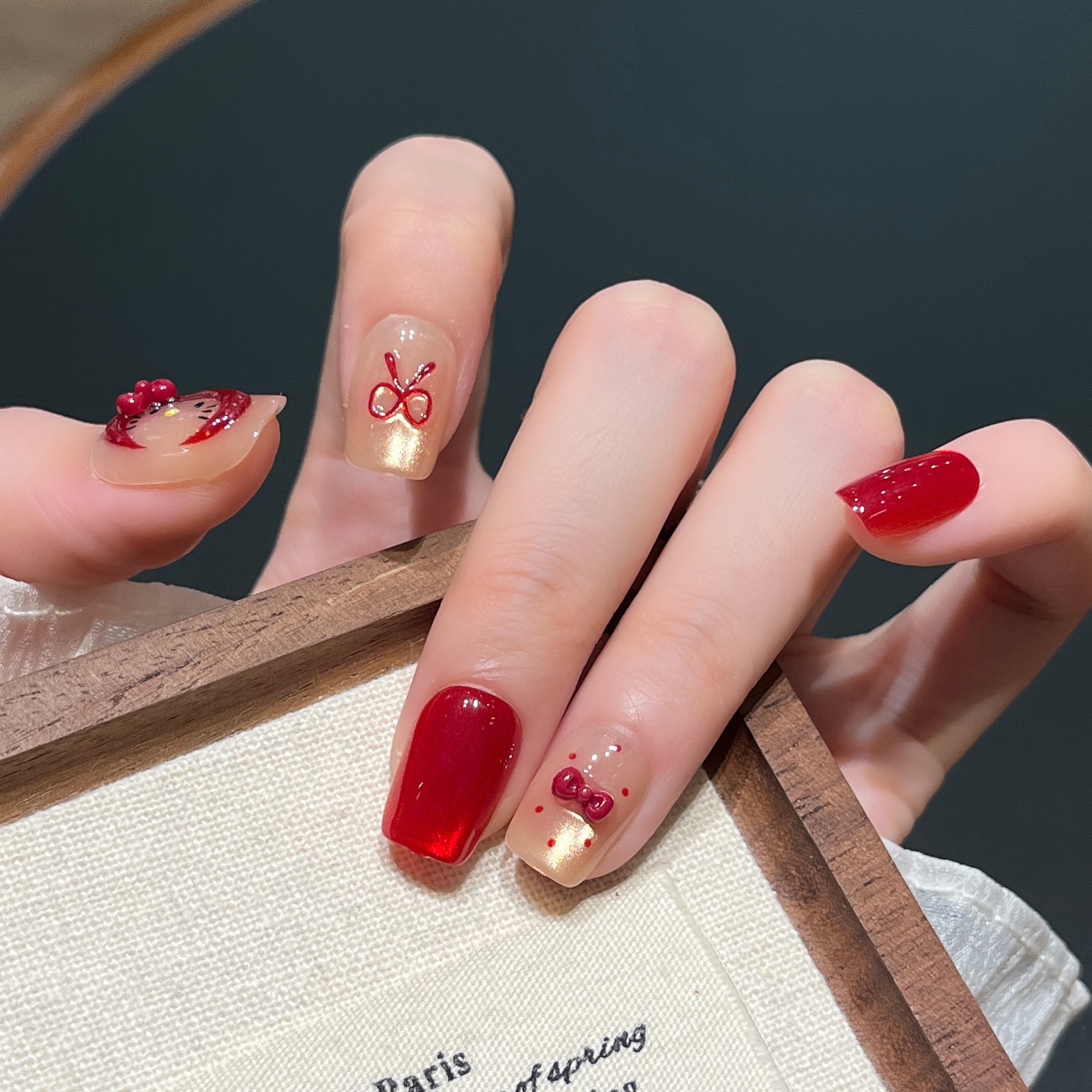 Sombrero rojo estereoscópico KT desgaste uñas engrosadas piezas de uñas acabadas Año Nuevo blanqueamiento rojo uñas al por mayor desmontables