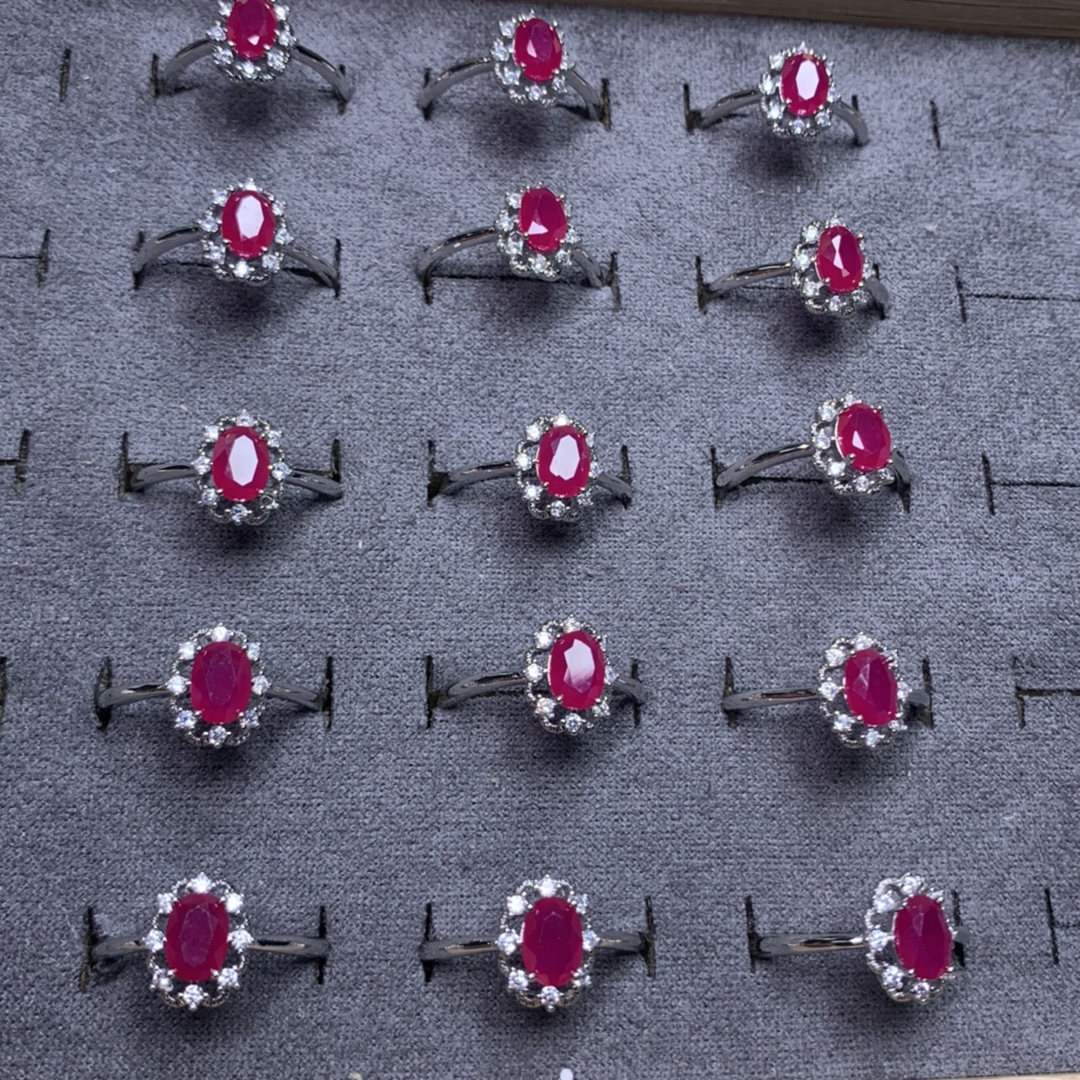 Modischer, vielseitiger Rubinring für Damen, origineller, facettierter Ring mit Einlegearbeiten, neuer, leichter Luxusstil, Modell Nr. 2_voghion.com