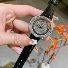 dinimi�����ݕr���\�D�ֱ��U��͸��Ƥ����Ůʿ�M荝M����Ů��