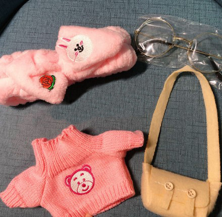 Celebridad en línea de pato ácido hialurónico accesorios de ropa de muñeca ácido hialurónico pato 30cm sombrero gafas accesorios pequeños accesorios de pato amarillo