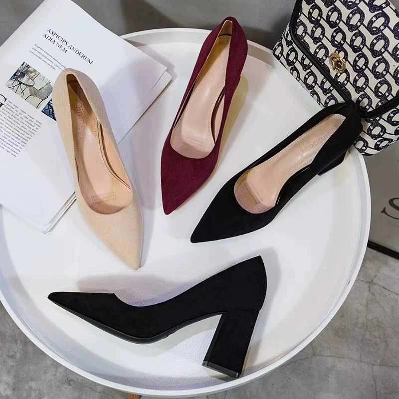 Модная обувь Женская Корейская версия Новые замшевые туфли на толстом высоком каблуке с мелким ртом, темперамент на рабочем месте, женская обувь OL оптом