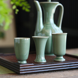 越窑青瓷酒杯家用小号高脚白酒陶瓷杯复古仿宋古风烈酒杯一两口杯-阿里巴巴