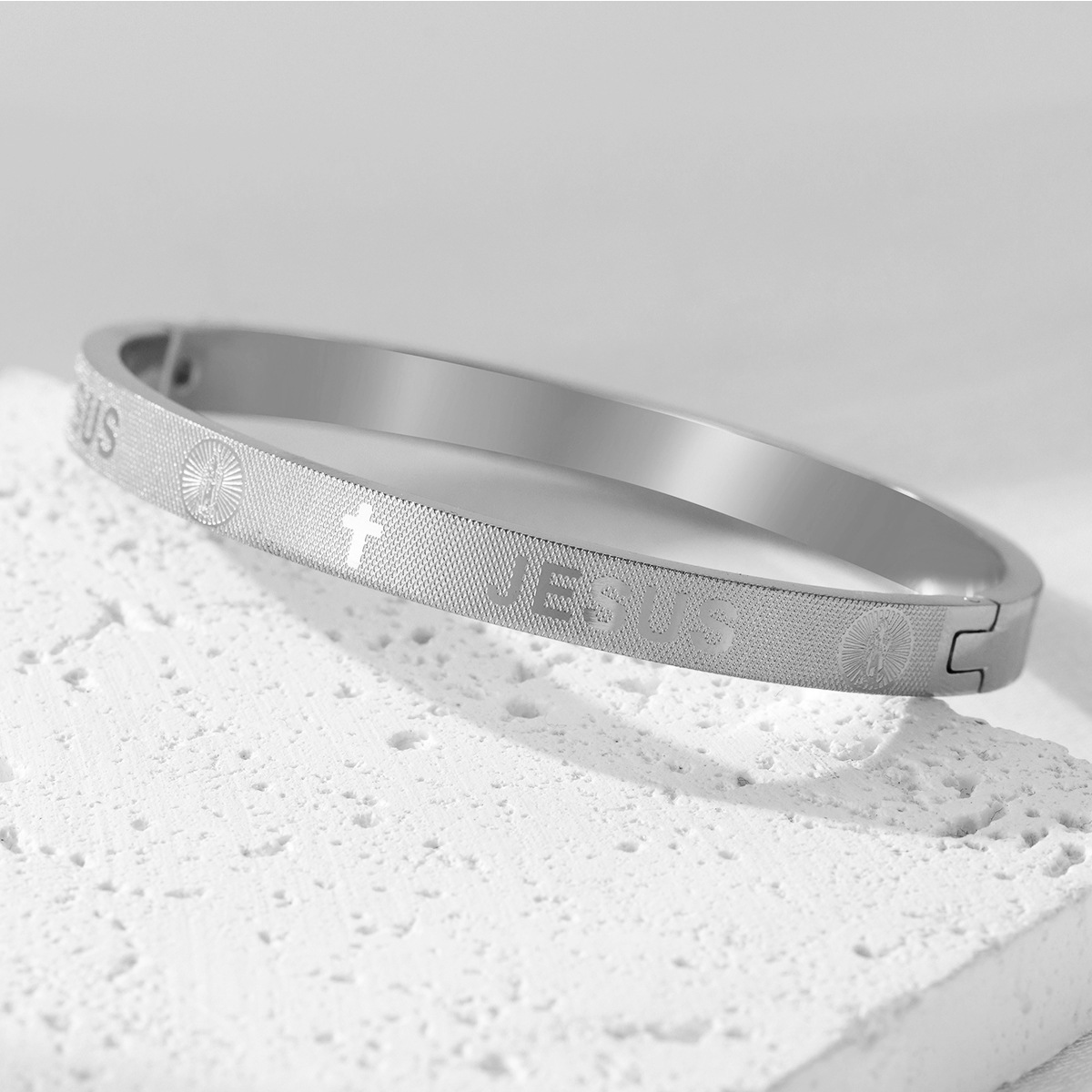 25g Weight Bangle Classification Titanium Steel Chain Material 1 Piece Quantity Holiday, Daily Occasion Titanium Steel Material Cross, Letter Pattern Women's Gender Plating Design Basic, Classic Style Style Basic Classic Style Cross Letter Titanium Steel Bangle In Bulk 4