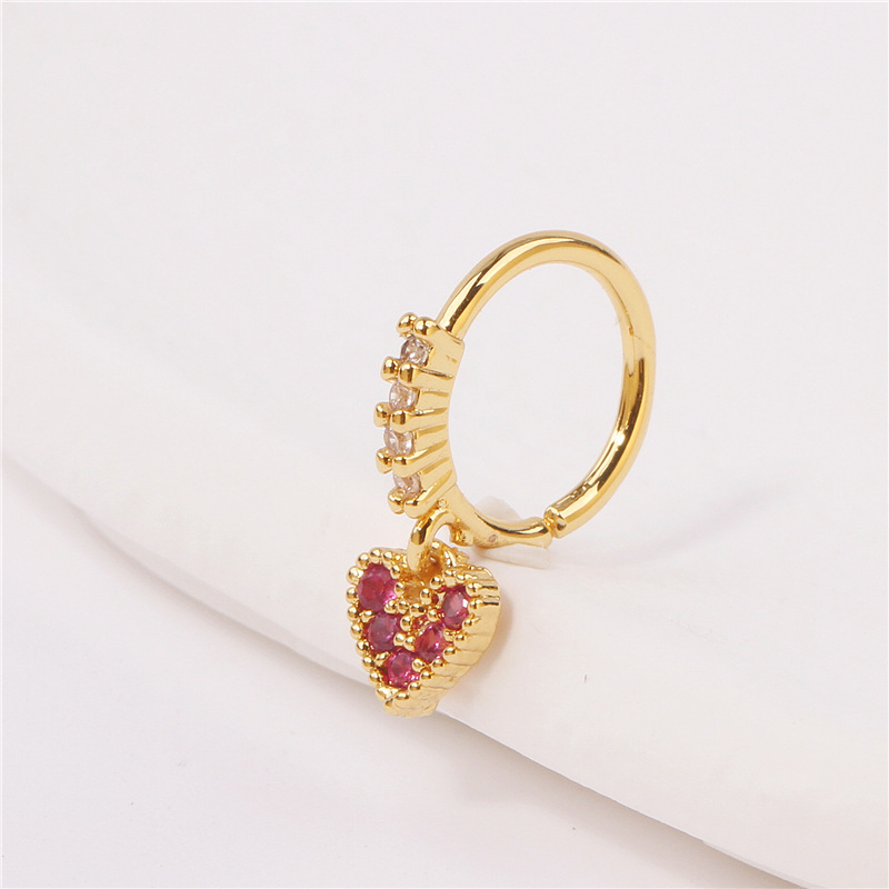 Anello transfrontaliero europeo e americano con mini cuore intarsiato di diamanti, ciondolo a forma di luna con occhio di diavolo blu e piercing al naso_voghion.com