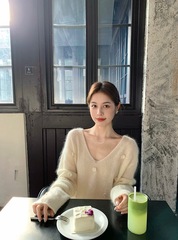 杏色浣熊绒v领长袖针织衫女春秋冬季大领口立体花朵外搭毛衣上衣