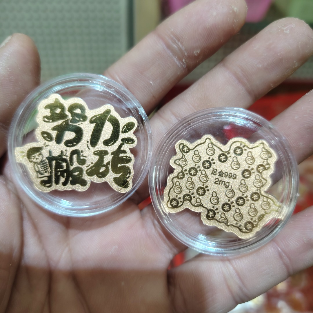 벽돌을 옮기기 위해 열심히 노력하다