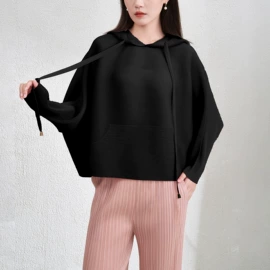 连衣裙;时尚休闲套装;女式T恤