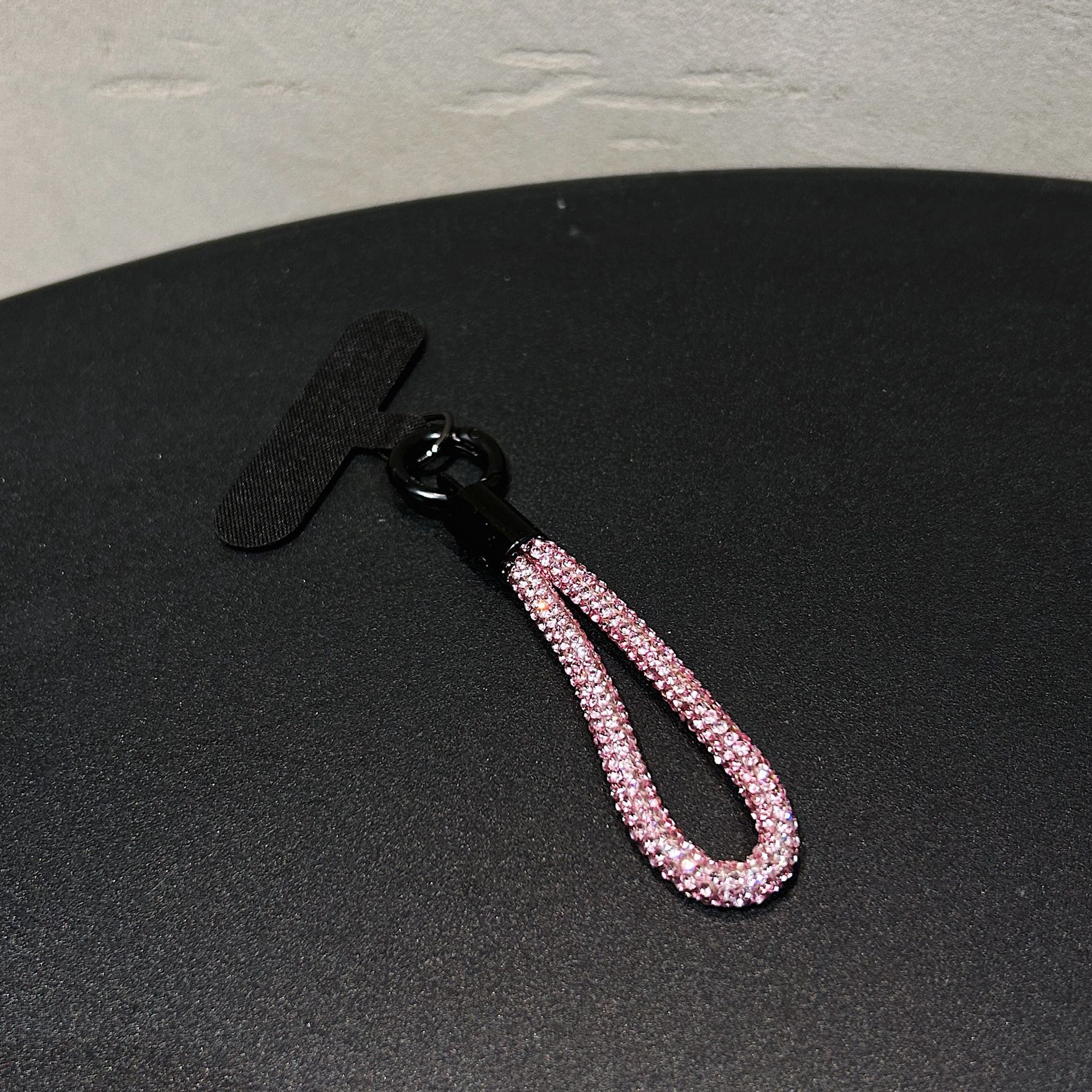 Colgante de diamante de alta sensación colorido perlas de diamante flash clip de teléfono móvil hebilla de metal resistente a la caída colgante de cadena corta resistente a la pérdida de cuello