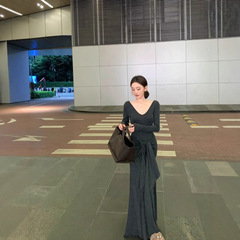 深灰色v领长袖连衣裙女秋季修身长裙气质收腰包臀裙子披肩两件套