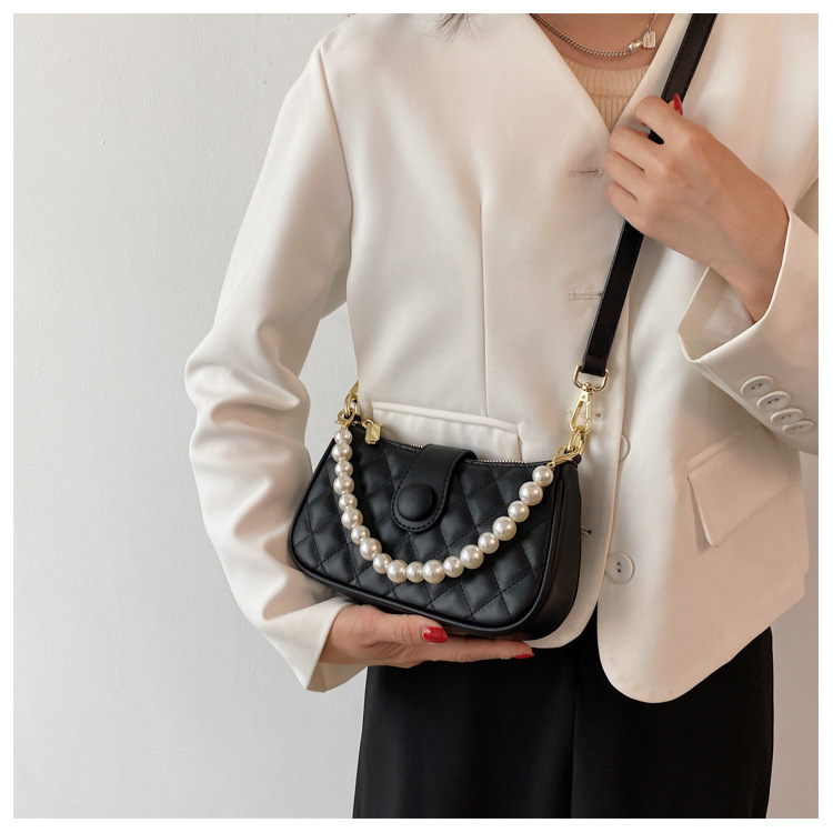 Fashion Pearl Chain Shoulder Underarm Bag display picture 1