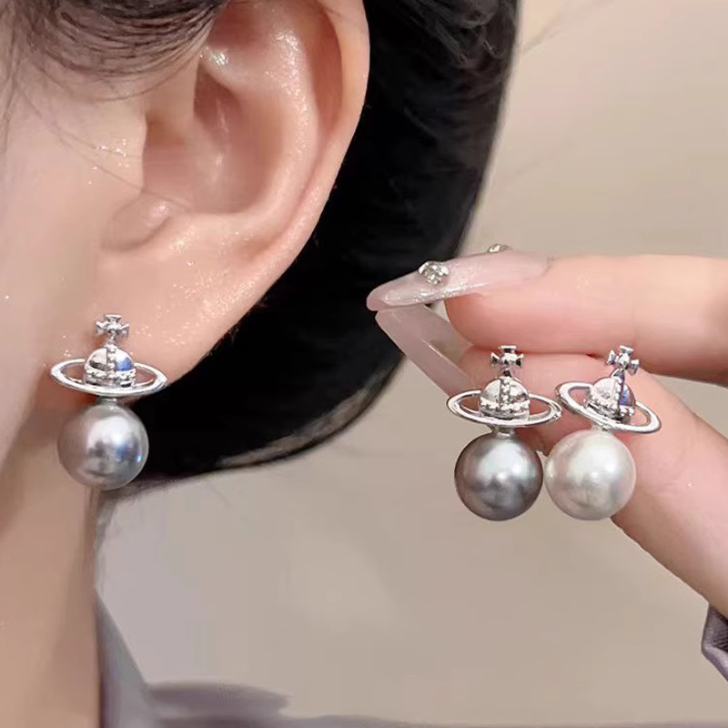 Small earrings pearl