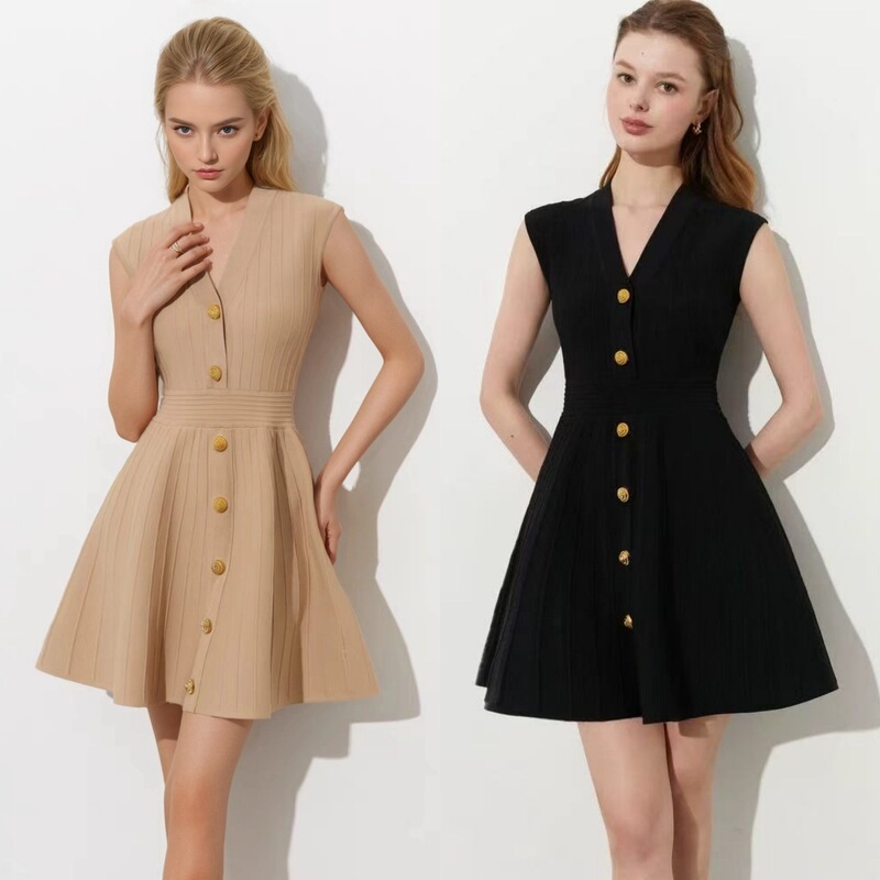 High Version Balmain Gina 2025 Summer New Slim Fit Inner Elegant Knitted Dress Pleated Skirt High Version Balmain Gina 2025 Summer New Slim Fit Inner Elegant Knitted Dress Pleated Skirt